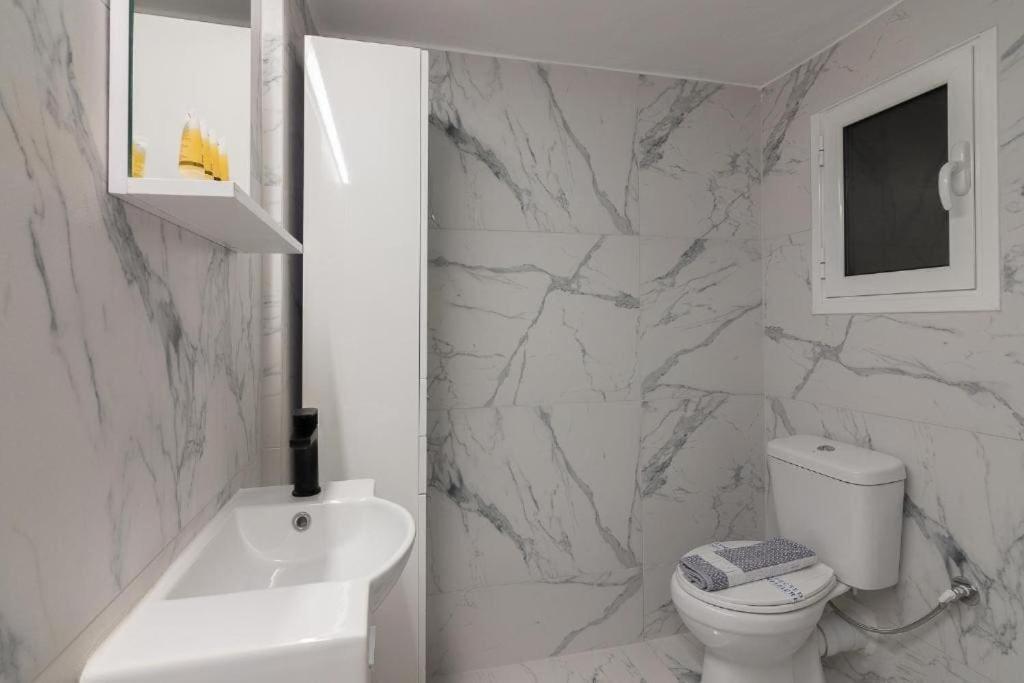 Fully Renovated 1 Bedroom Condo Atény Exteriér fotografie