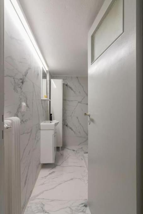 Fully Renovated 1 Bedroom Condo Atény Exteriér fotografie